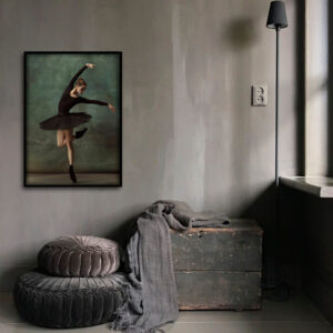 Quadro “Bailarina com Vestido Preto”, Sala, Quarto feminino, 60x80cm, Vidro 3mm e Moldura em Madeira na cor Preta