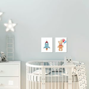 kit de 2 Placas decorativas para quarto Infantil, “Foguete e Urso segurando Balões”.